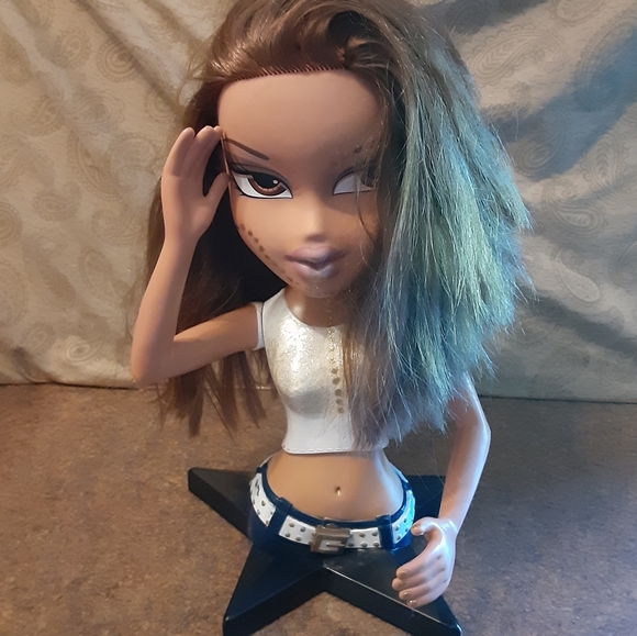 MGA Entertainment Oversized Yasmin Bratz Statue Figure. - Picture 5 of 7
